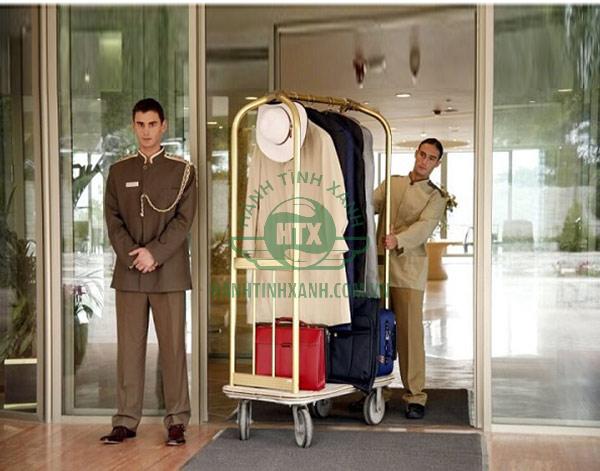Khách sạn nên trang bị xe đẩy hành lý để hỗ trợ cho công việc của Bellman