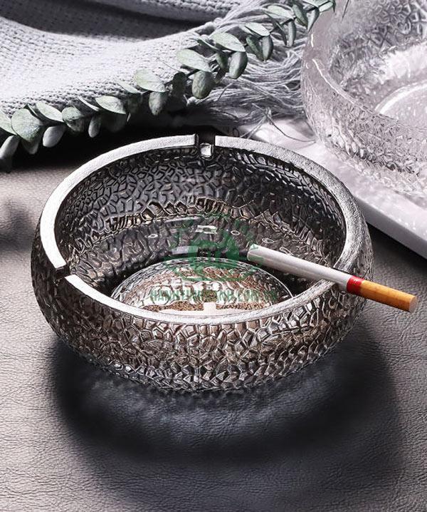 Các vật dụng nhỏ như khay gạt tàn đều có đủ