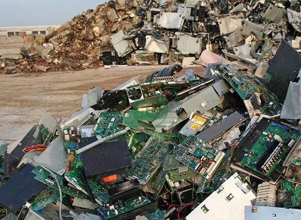 Sự bành trướng của các bãi rác điện tử khổng lồ mang đến nhiều mối nguy hại cho môi trường và sức khỏe con người