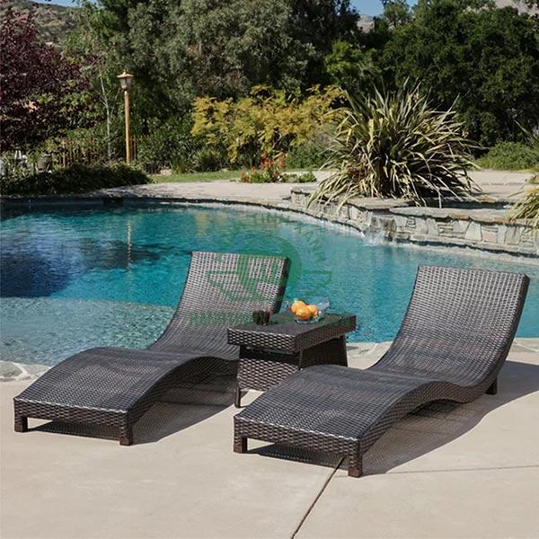 Giường hồ bơi mây nhựa có trọng lượng nhẹ hơn giường gỗ