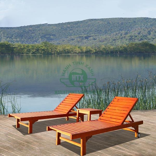 Ghế bể bơi bằng gỗ tuy xuất hiện sớm nhưng luôn được ưa chuộng