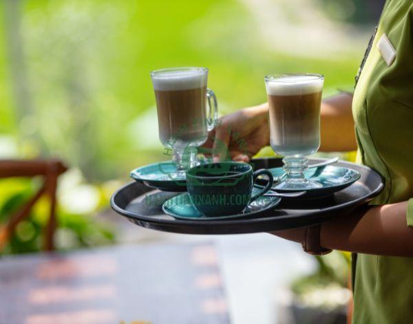 Khay phục vụ là gì? Đây là loại khay giúp bưng bê đồ ăn, thức uống