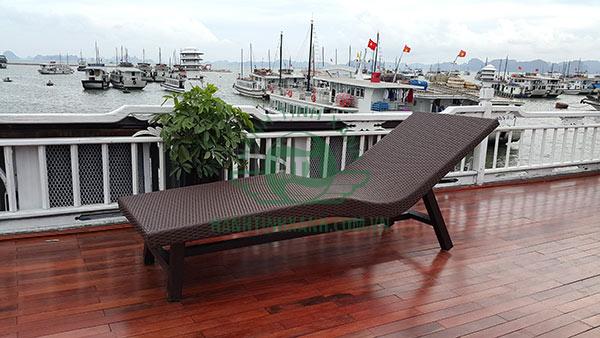 Mua ghế hồ bơi mới với mức giá phải chăng