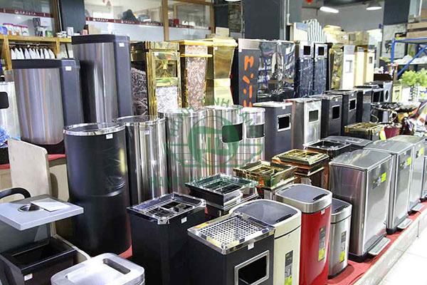 một số loại thùng rác được sử dụng tại sảnh chung cư 