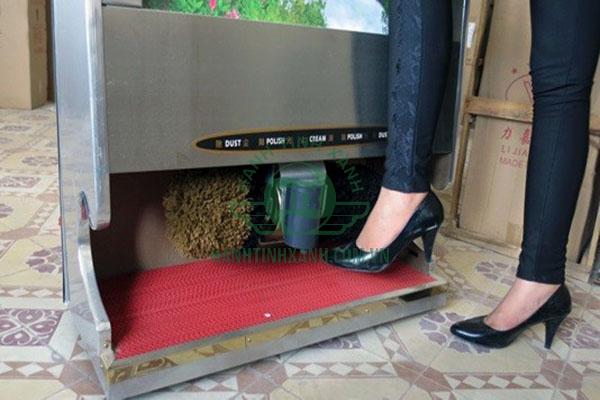 Máy đánh giày là vị cứu tinh cho mọi người 