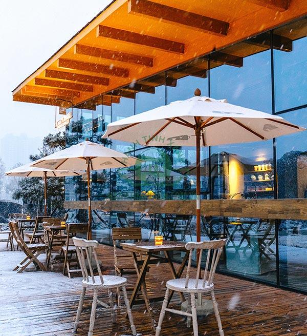 thay mới ô dù quán cafe trước mùa mưa, mùa nắng