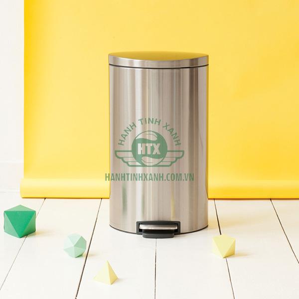 Tại sao TTTM thường trang bị thùng rác inox tại nhà vệ sinh?