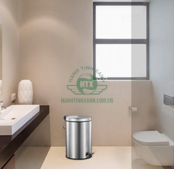 Tại sao TTTM thường trang bị thùng rác inox tại nhà vệ sinh?