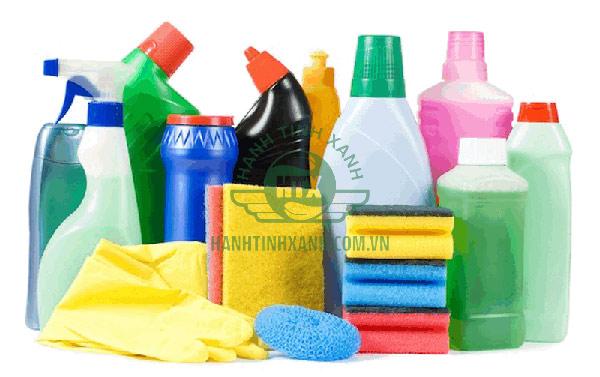 Tuyệt đối không dùng hóa chất tẩy rửa mạnh làm sạch xe chở hành lý