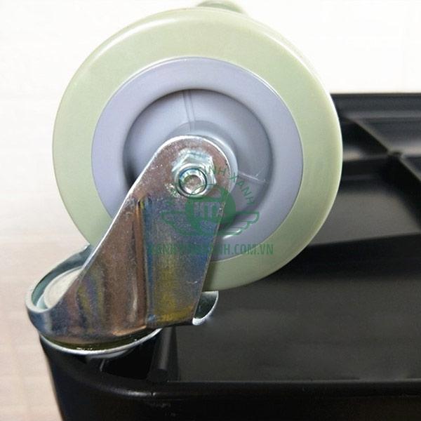 Thay mới xe đẩy thức ăn khi bánh xe đẩy bị hỏng