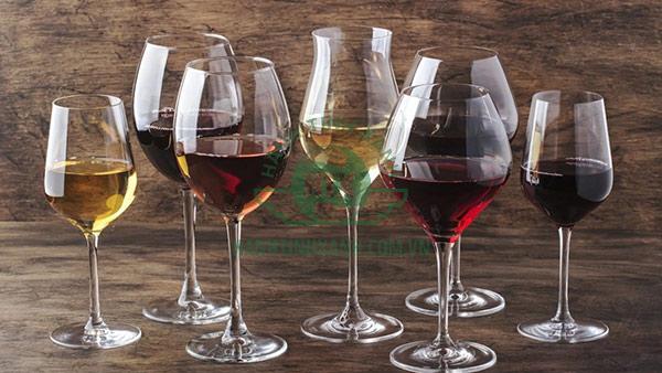 Ly dùng để thưởng thức rượu vang