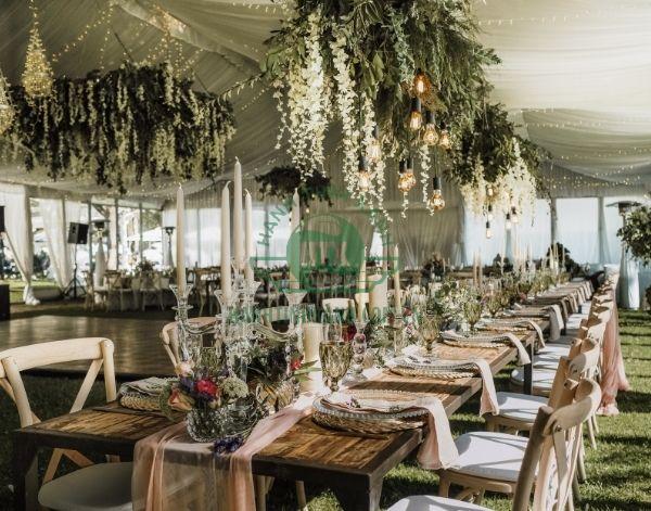 Tiệc sự kiện ngoài trời cần nhiều thiết bị hỗ trợ đằng sau