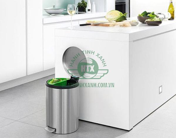 Thùng rác inox đạp chân dùng trong bếp