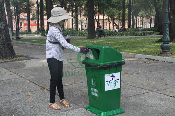 Thùng rác nhựa HDPE 2 ngăn, 4 bánh