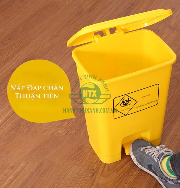 Các loại thùng đựng khẩu trang và gang tay đã qua sử dụng