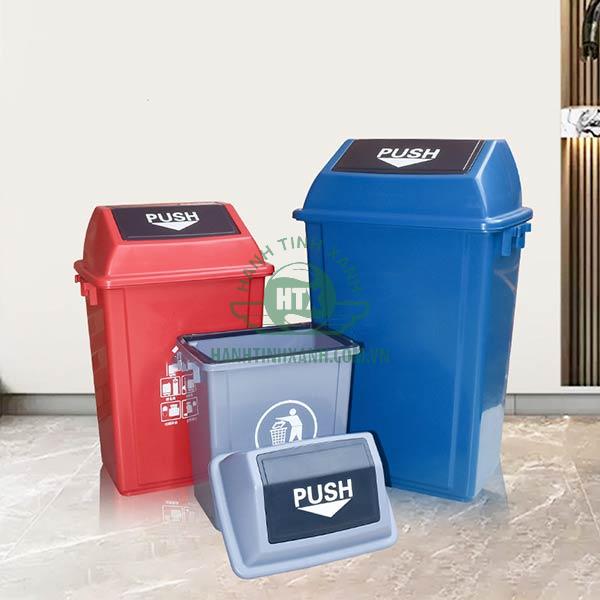 Thùng rác gia đình loại có nắp sẽ giấu kín rác, sạch sẽ hơn