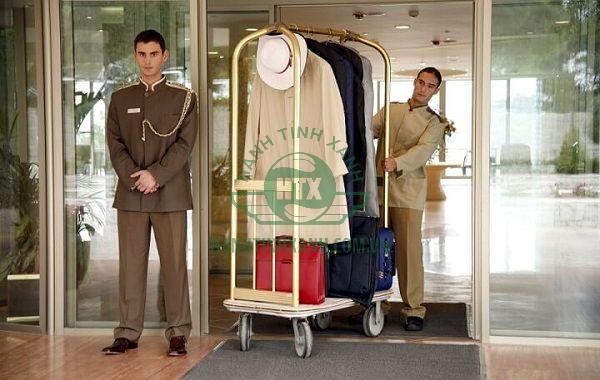 Xe đẩy hành lý giúp vận chuyển được một khối lượng đồ đạc lớn cùng lúc