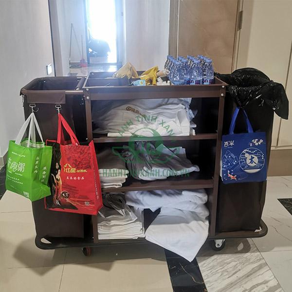 Mẫu xe dọn vệ sinh buồng phòng thông thường rất dễ bị rơi đồ, đồ lộ rõ 