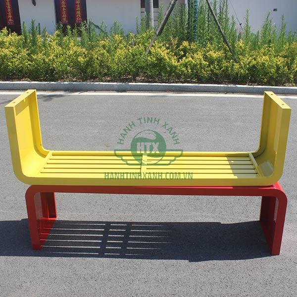 Ghế băng dài không tựa nên rất tiết kiệm diện tích