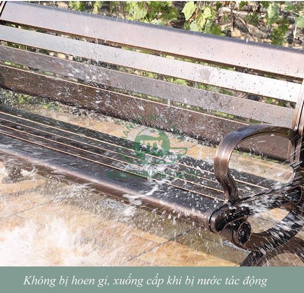 Chất liệu nhôm đúc bền, chịu được thời tiết khắc nghiệt