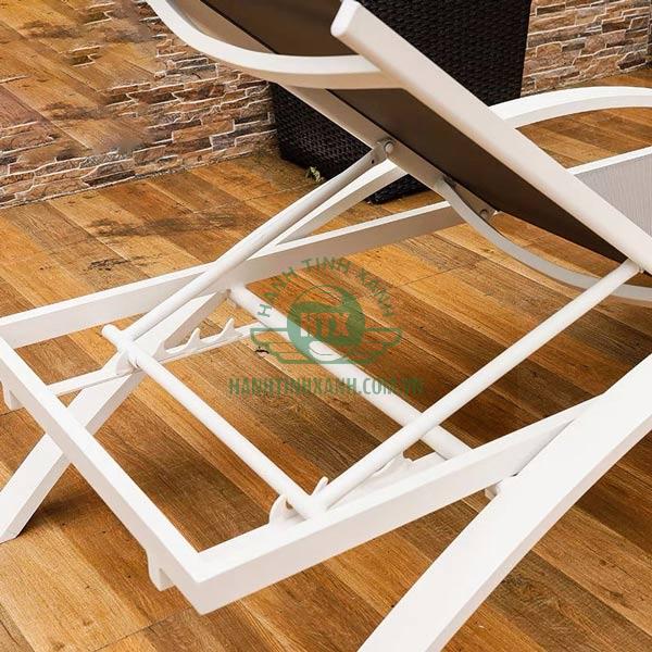 Các nấc điều chỉnh tựa lưng ghế hồ bơi