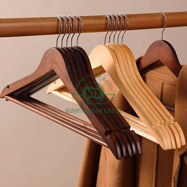 Móc treo quần áo trong nhà bằng gỗ đẹp