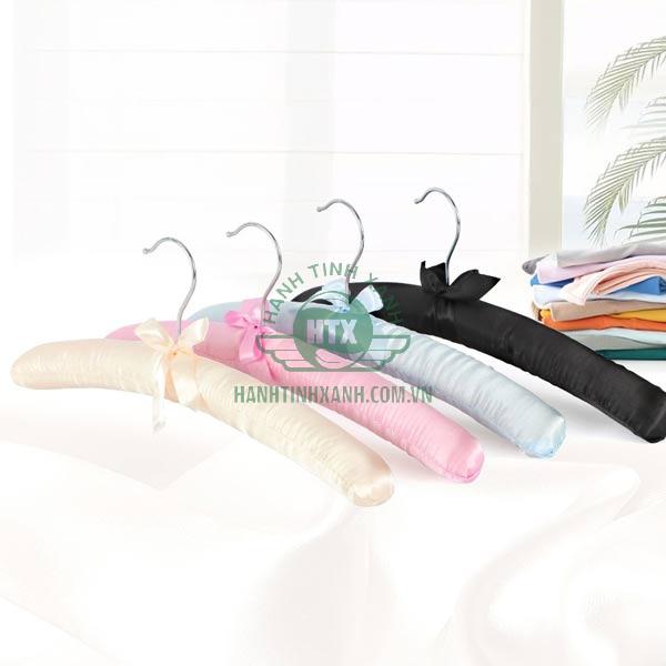 Bộ sưu tập móc lụa nhiều màu treo quần áo
