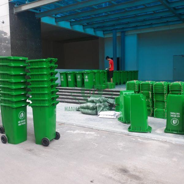 Bàn giao và lắp đặt thùng rác tại trụ sở công ty tại tòa nhà Horizon Tower - Hà Nội