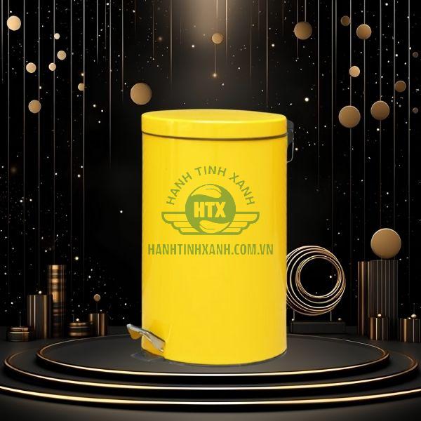 Mẫu thùng rác đạp chân bằng inox được sơn vàng bắt mắt