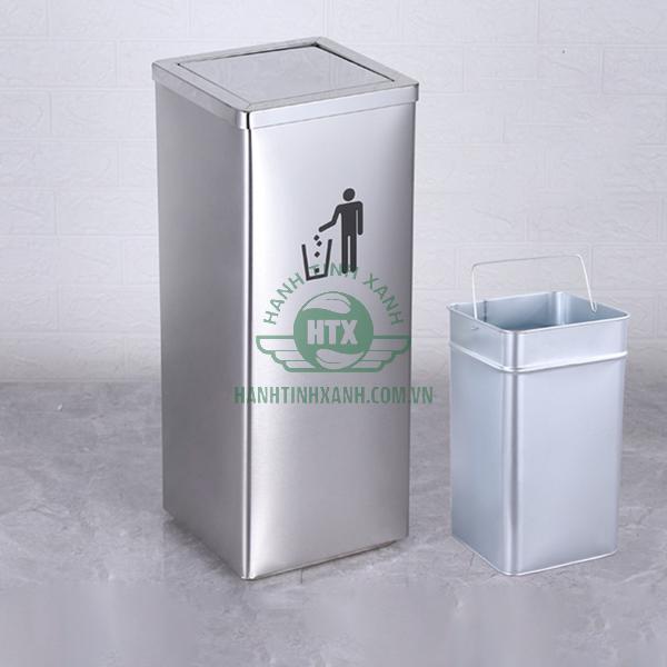 Thùng tôn hoa chứa rác thải ở bên trong thùng rác