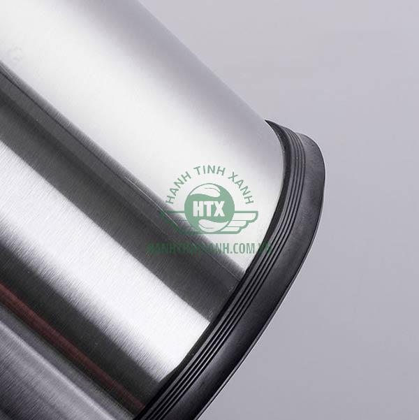 Điểm nhấn chân đế thùng rác inox