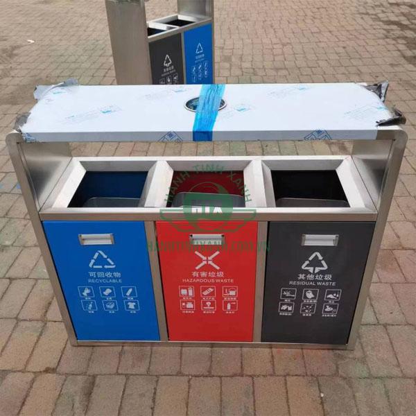 Cận cảnh thùng rác 3 ngăn mái che có sẵn tại Hành Tinh Xanh