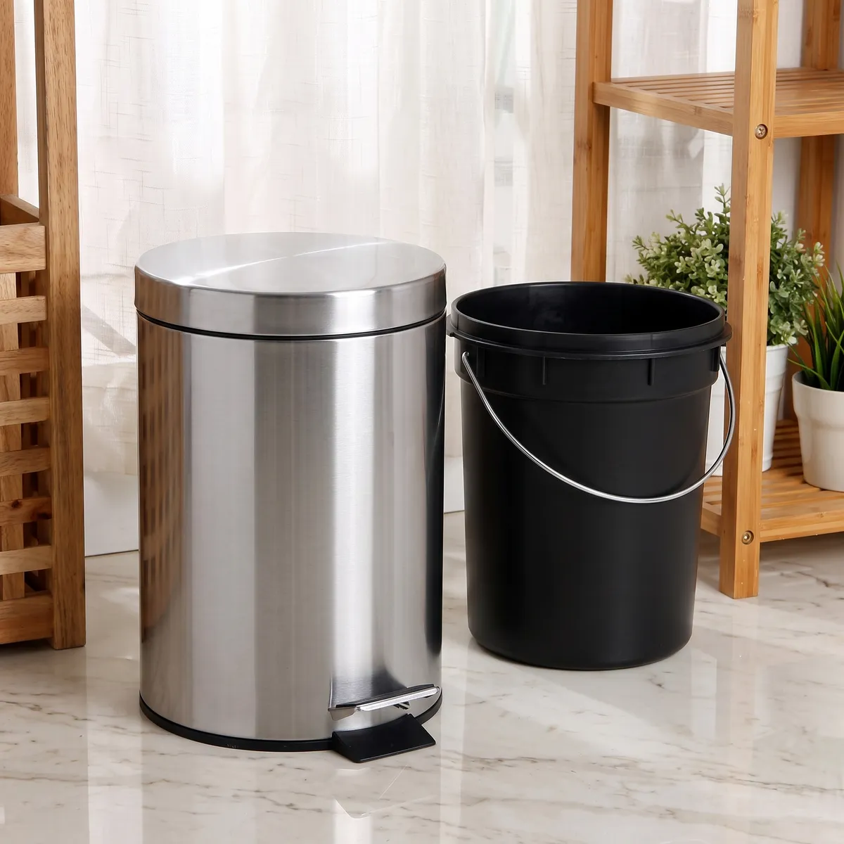 Thùng rác inox đạp chân dùng cho gia đình và phòng tắm
