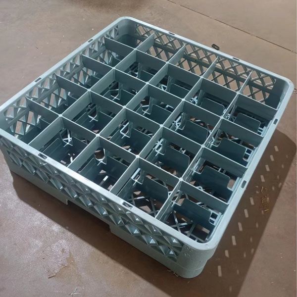 Hình ảnh thực tế rack đựng ly bằng nhựa 25 ngăn