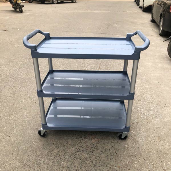 Hành Tinh Xanh lắp đặt xe đẩy 3 tầng bằng nhựa cho khách