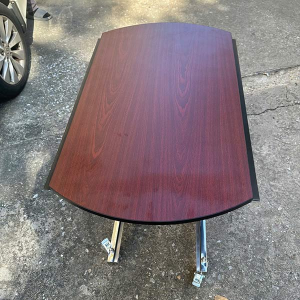 Xe đẩy có tủ giữ nhiệt đồ ăn