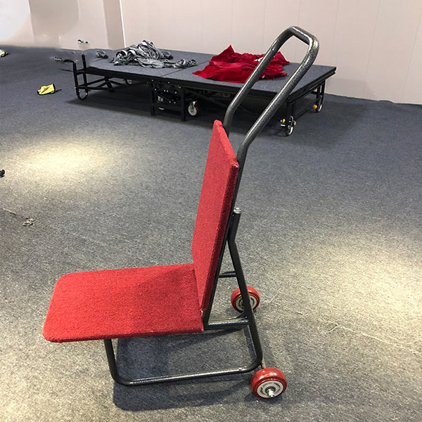 Hình ảnh xe chở ghế nhà hàng chụp tại kho Hành Tinh Xanh