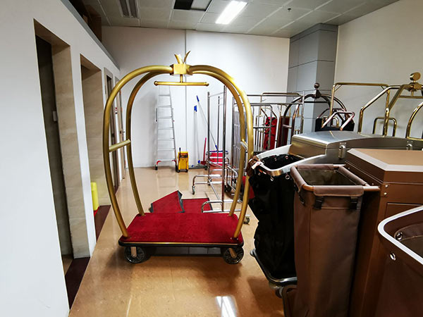 Hình ảnh xe đẩy hành lý 4 bánh inox tại kho Hành Tinh Xanh