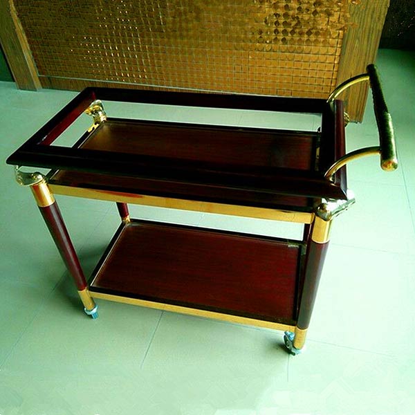 Hình ảnh xe đẩy rượu chụp tại kho