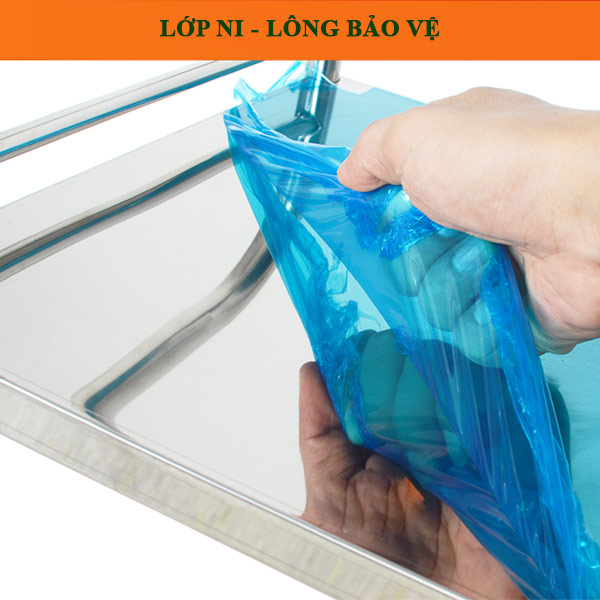 Lớp bọc nilong giữ mặt inox khỏi trầy xước