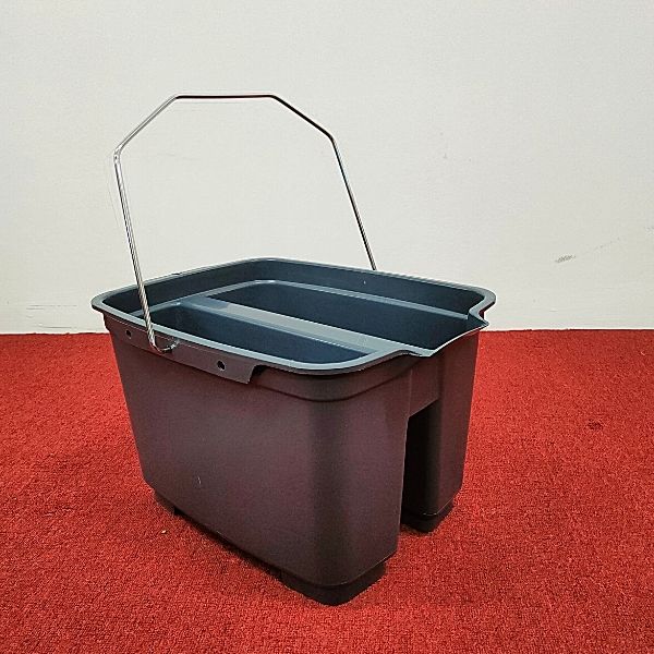 Hình ảnh thực tế xô đựng nước lau kính hai ngăn